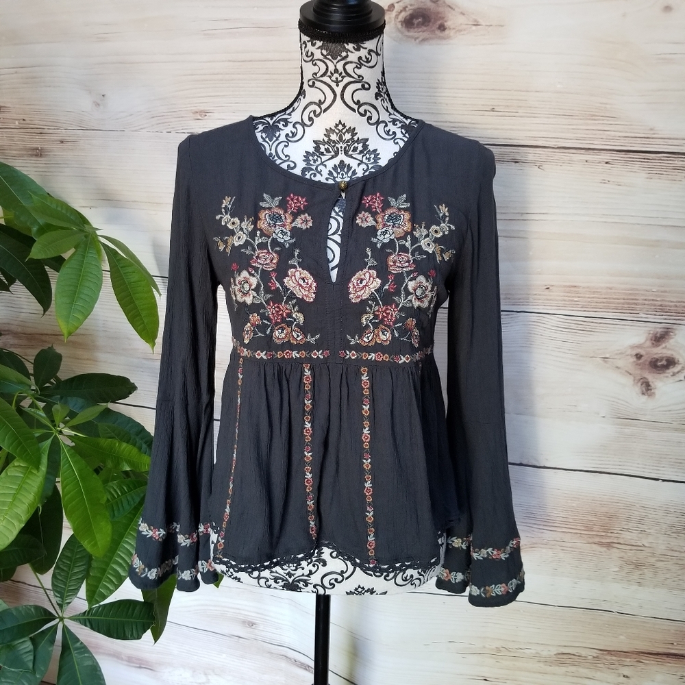 American Eagle Embroidered &Bell sleeves/Top Sz XS - Picture 1 of 7